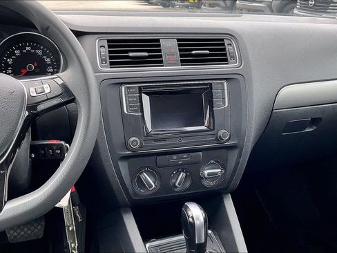 Used 2017 Volkswagen Jetta S image 9
