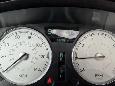 Used 2005 Chrysler 300 Touring RWD image 11