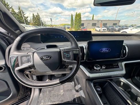 Used 2025 Ford Expedition Max Platinum w/ Stealth Performance Package AWD/4WD image 20