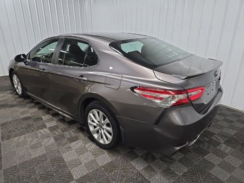 Used 2020 Toyota Camry SE image 9