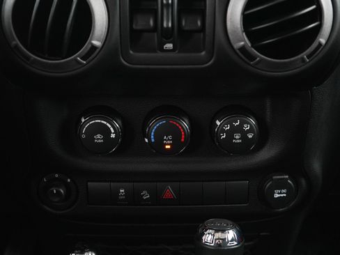 Used 2015 Jeep Wrangler Unlimited Sport w/ Quick Order Package 24S AWD/4WD image 18