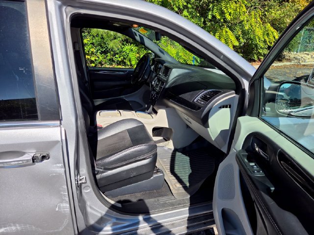 Used 2020 Dodge Grand Caravan SXT FWD image 24