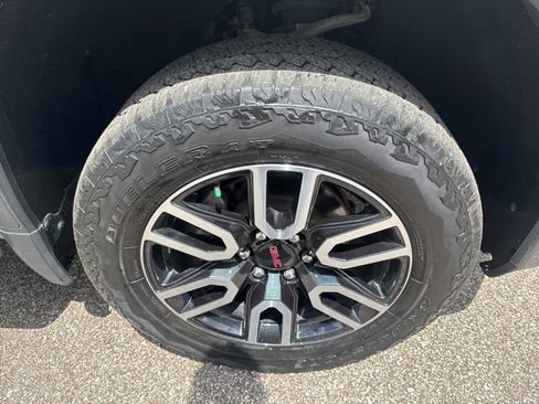 Used 2021 GMC Sierra 1500 AT4 w/ Technology Package AWD/4WD image 13