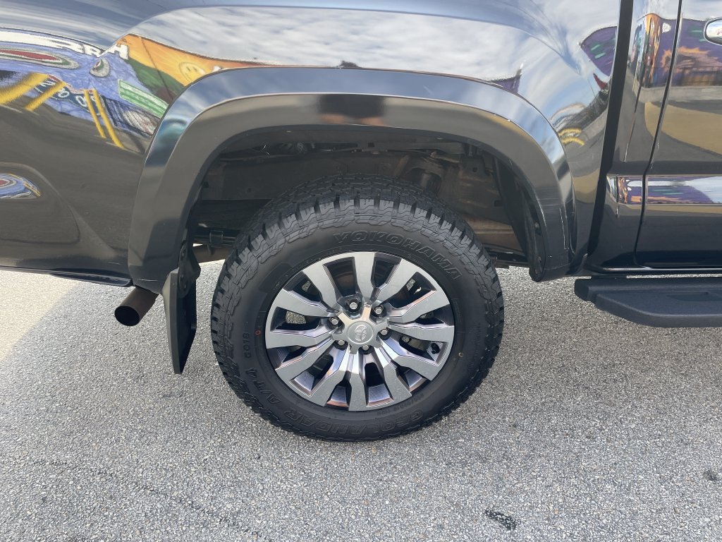 Certified 2023 Toyota Tacoma Limited AWD/4WD image 12