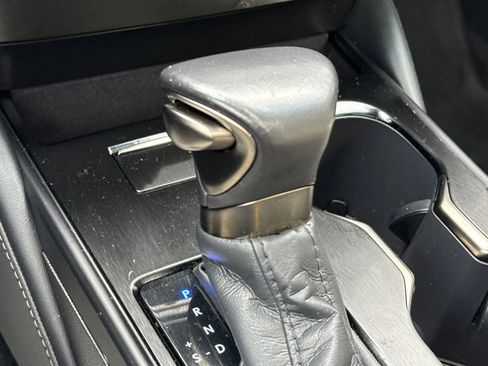 Used 2025 Lexus ES 300h w/ Premium Package FWD image 18