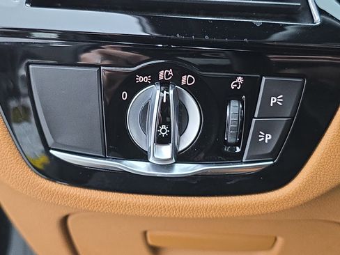 Used 2021 BMW 540i w/ Premium Package image 26