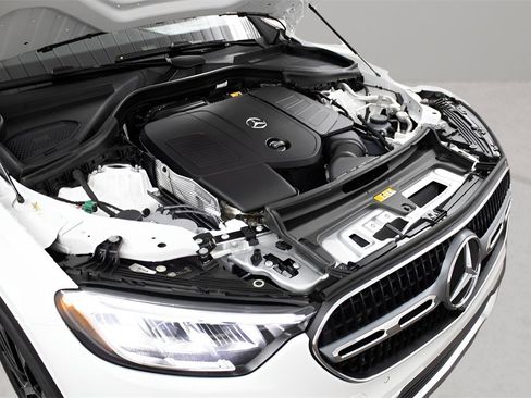 Used 2025 Mercedes-Benz GLC 350e 4MATIC image 21