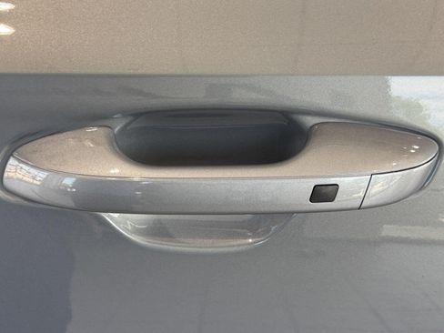 Used 2024 Kia Sorento S w/ Panoramic Sunroof Package FWD image 9