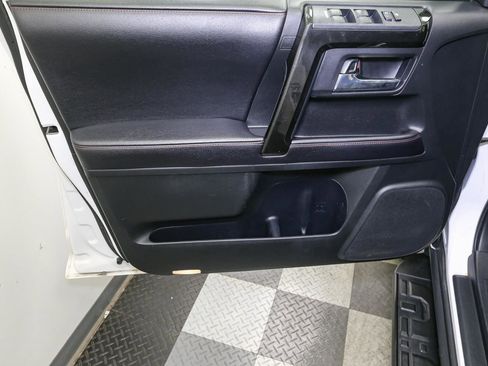 Used 2017 Toyota 4Runner TRD Off-Road Premium image 36