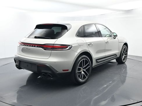 Certified 2025 Porsche Macan image 14