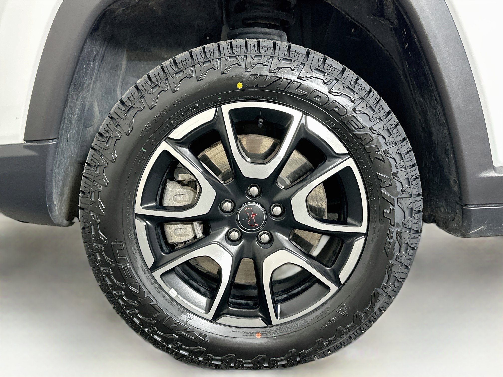 Used 2025 Jeep Compass Trailhawk AWD/4WD image 11