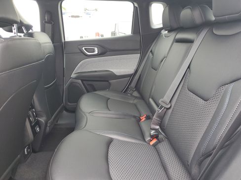 New 2026 Jeep Compass Latitude image 9