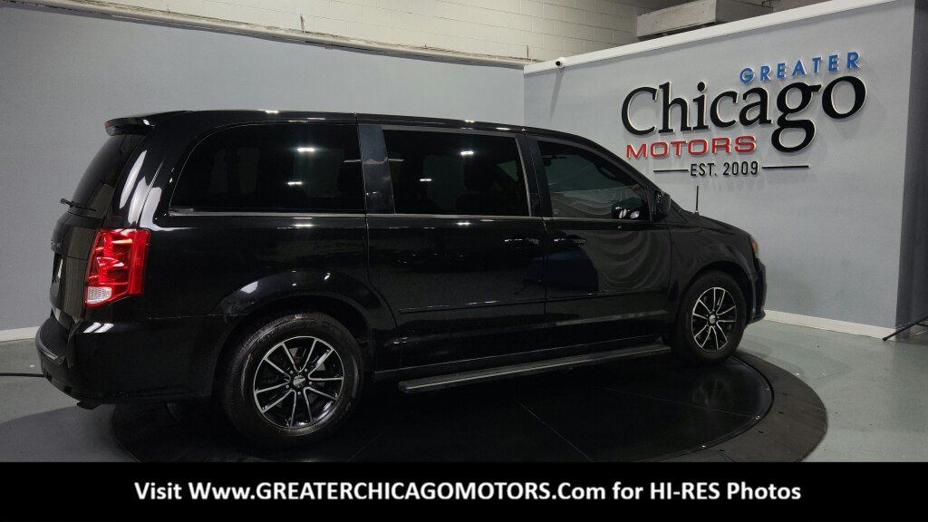 Used 2015 Dodge Grand Caravan SXT w/ Blacktop Package FWD image 13