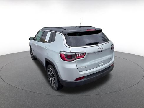 Used 2025 Jeep Compass Limited AWD/4WD image 11