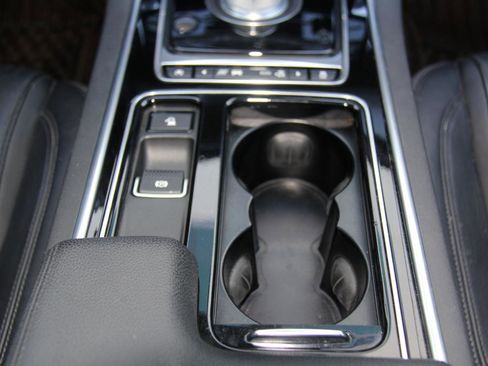 Used 2016 Jaguar XF Prestige image 19