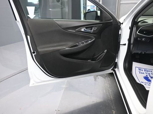 Used 2021 Chevrolet Malibu LT image 9