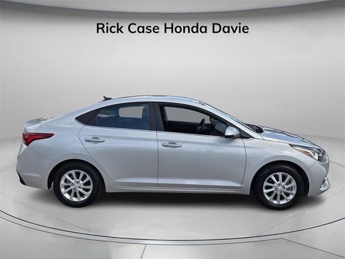 Used 2022 Hyundai Accent SEL w/ Cargo Package image 3