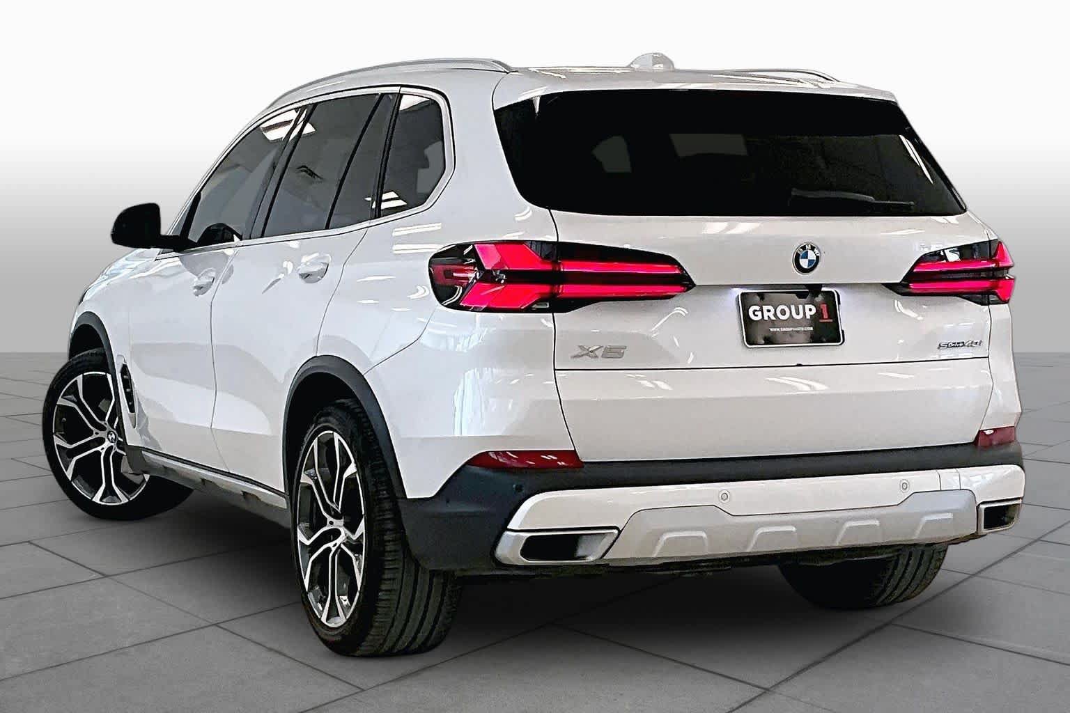 Used 2024 BMW X5 sDrive40i w/ Premium Package RWD image 11