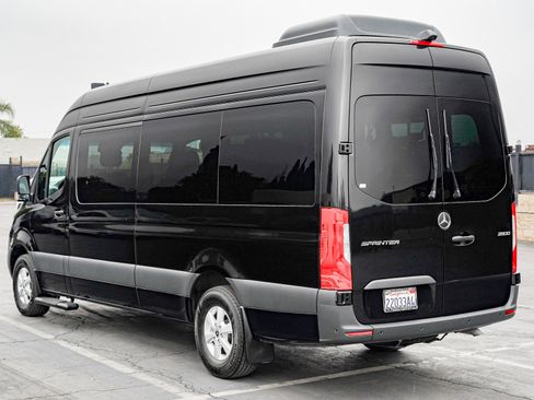 Used 2024 Mercedes-Benz Sprinter 2500 image 8
