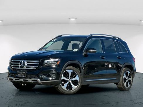 Certified 2024 Mercedes-Benz GLB 250 4MATIC w/ Exclusive Package image 2