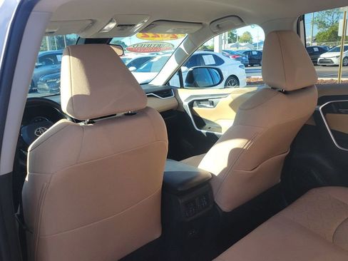 Used 2022 Toyota RAV4 XLE image 10