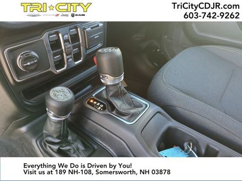 New 2025 Jeep Gladiator Sport image 28