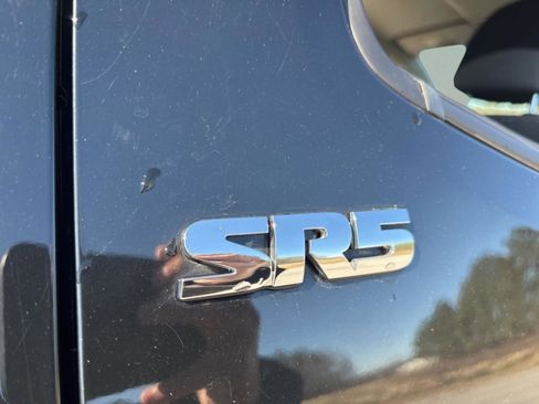 Used 2022 Toyota Tacoma SR5 w/ Technology Package image 30