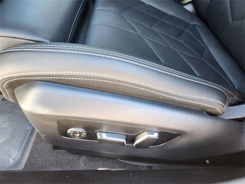 Used 2025 BMW 530i xDrive image 9