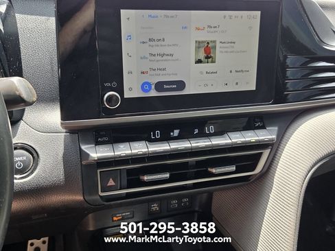 Used 2025 Toyota Camry SE FWD image 15