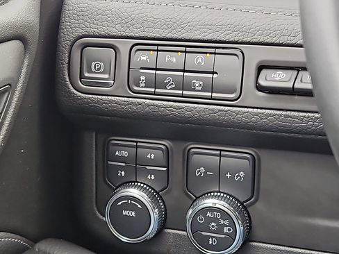 Used 2023 GMC Yukon Denali AWD/4WD image 26