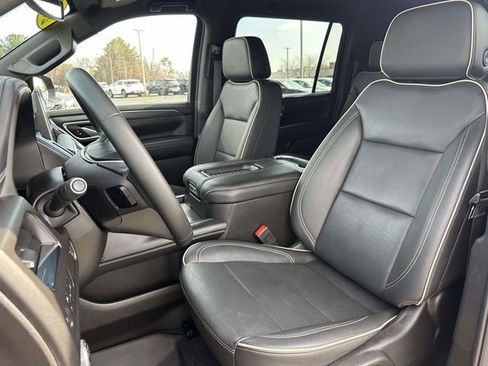 Used 2024 GMC Yukon XL SLT image 13