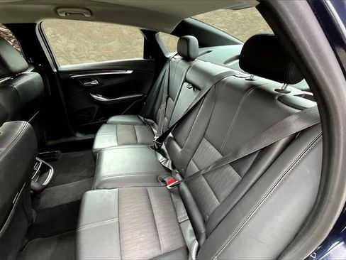 Used 2017 Chevrolet Impala LT w/ Convenience Package image 24