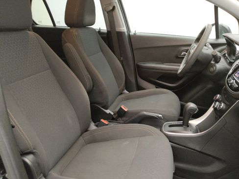 Used 2021 Chevrolet Trax LS w/ Tint and Cruise Package FWD image 21