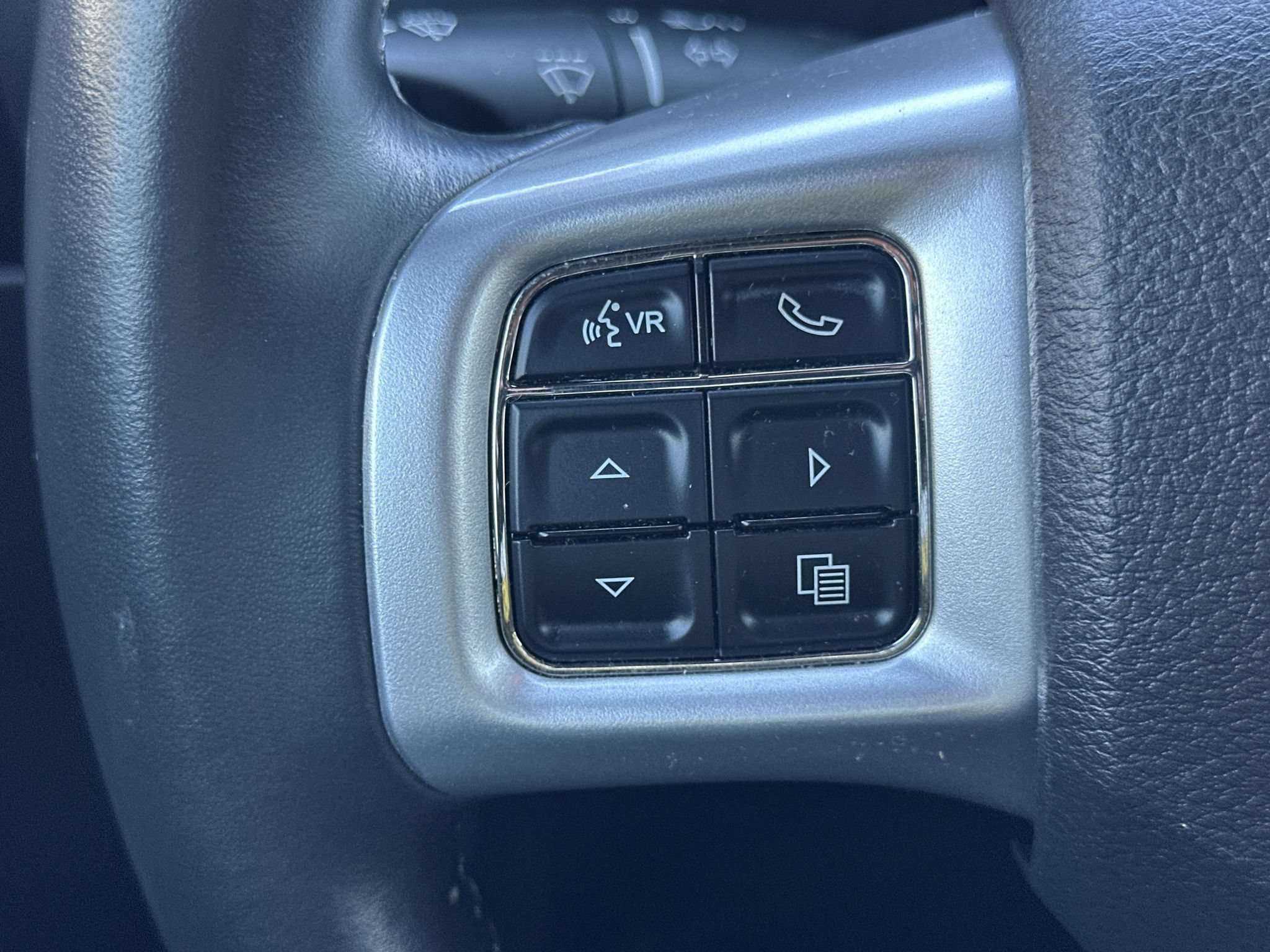 Used 2011 Dodge Challenger R/T RWD image 17
