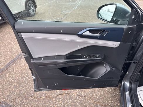 Used 2024 Volkswagen Taos SE image 19