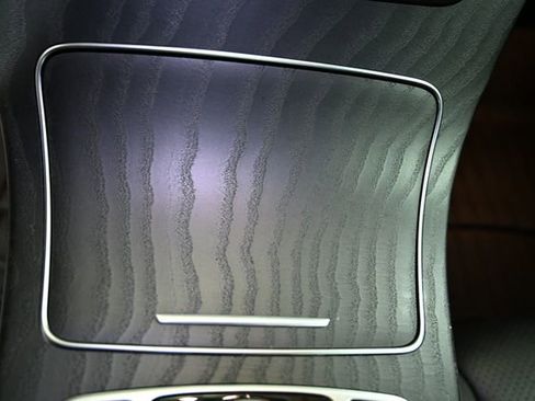 Used 2018 Mercedes-Benz GLC 300 4MATIC image 23