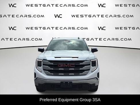Used 2023 GMC Sierra 1500 SLE AWD/4WD image 4