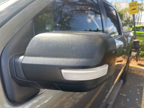 Used 2018 Nissan Titan SV w/ SV Convenience Package image 13