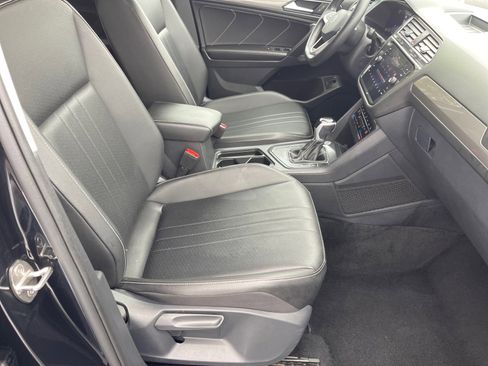 Used 2024 Volkswagen Tiguan SE image 19
