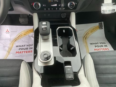 New 2026 Mitsubishi Outlander SE image 22