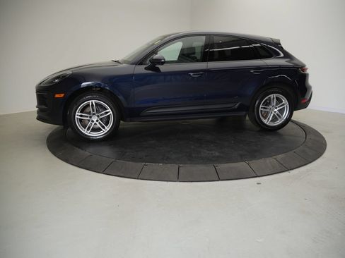 Certified 2023 Porsche Macan AWD/4WD image 2