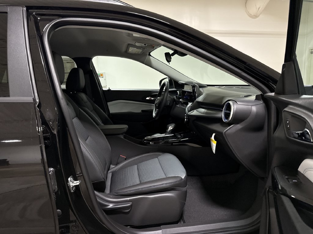 New 2026 Chevrolet Trax LT w/ LT Convenience Package FWD image 21
