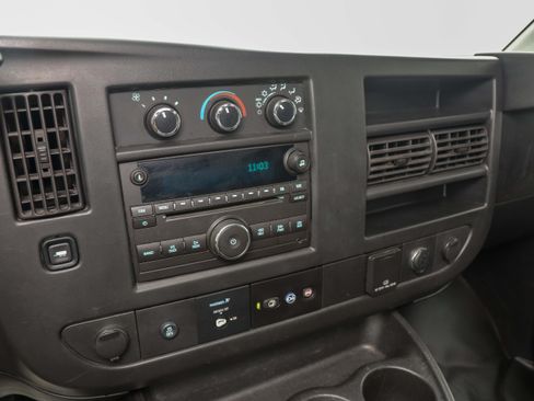 Used 2017 Chevrolet Express 3500 LS RWD image 18
