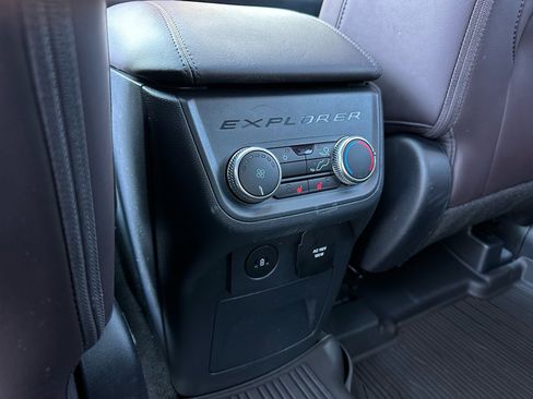 Certified 2025 Ford Explorer Platinum w/ LUX Leather Package image 31