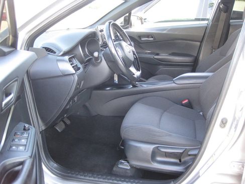 Used 2018 Toyota C-HR XLE FWD image 19
