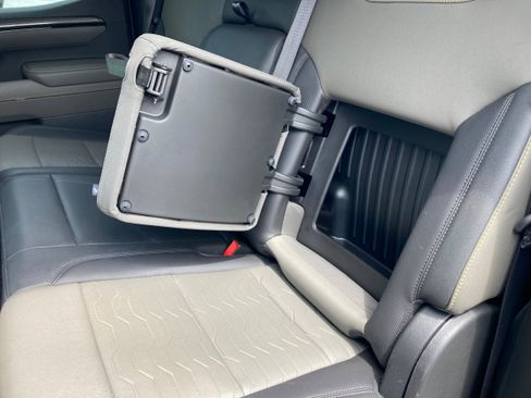 Used 2022 Chevrolet Silverado 1500 ZR2 w/ Technology Package image 13