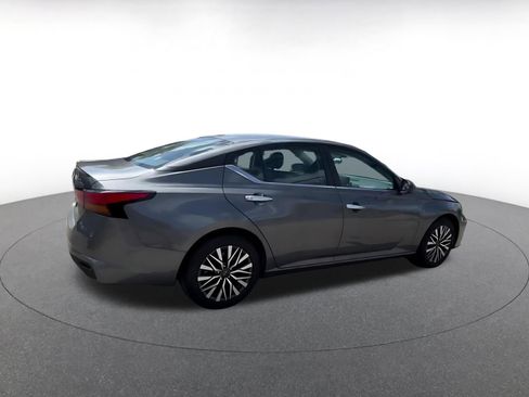 Used 2025 Nissan Altima 2.5 SV image 15