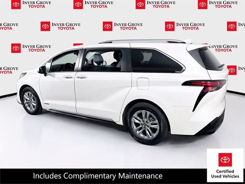 Certified 2021 Toyota Sienna Limited FWD image 7
