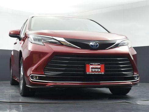 Used 2022 Toyota Sienna XLE FWD image 33