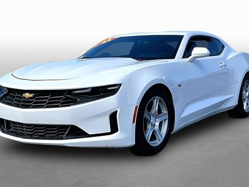 Used 2021 Chevrolet Camaro LT image 1